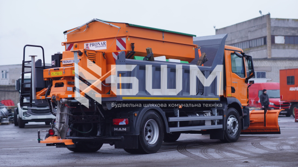 Машина дорожня комбінована МДКЗ-32-31 (солерозкидач)