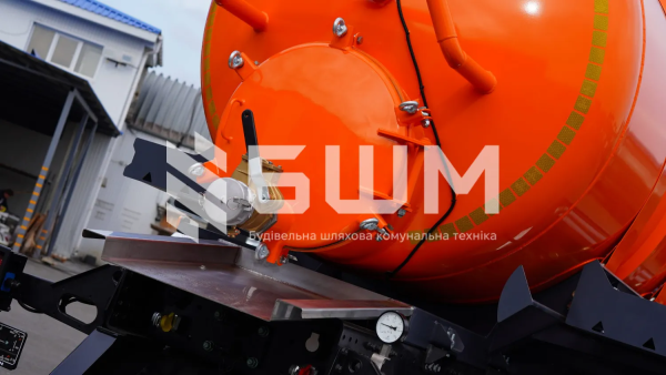 Вакуумна (асенізаційна) машина КО-503В-38 на базі MAN