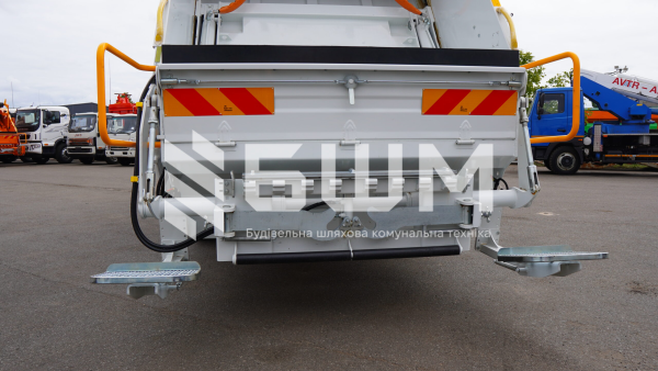 Сміттєвоз із заднім завантаженням СБМ 601/1 на базі Daewoo Maximus