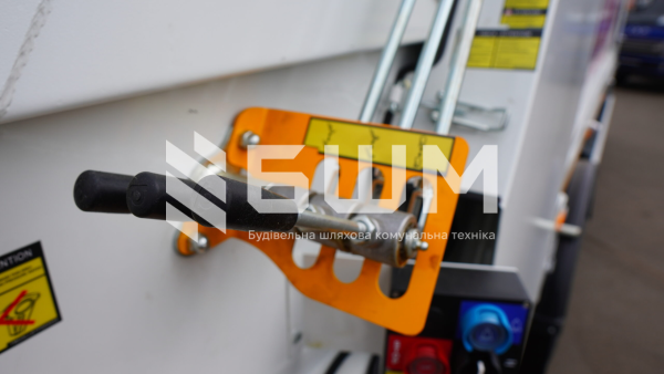 Сміттєвоз із заднім завантаженням СБМ 601/1 на базі Daewoo Maximus