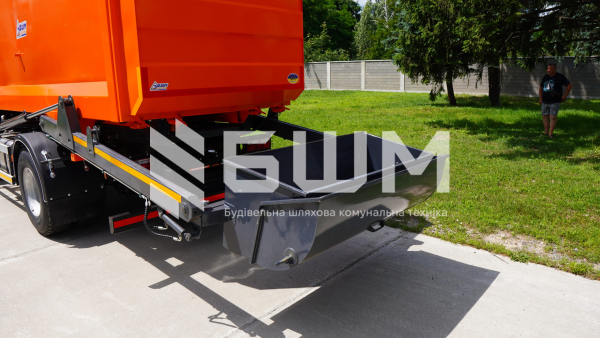 Сміттєвоз із заднім ручним завантаженням СБМ 403/4 на базі JAC N200