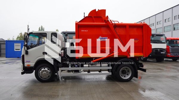 Сміттєвоз із заднім ручним завантаженням СБМ 401/4 на базі JAC N120