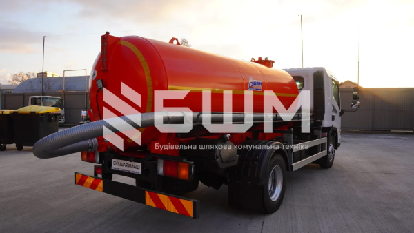 Вакуумна (асенізаційна) машина КО-503В-21 на базі Hyundai EX10