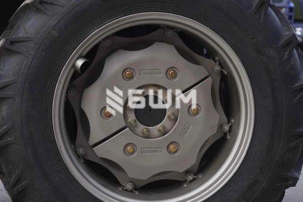 RN 1104 Zoomlion – колісний трактор з фронтальним навантажувачем