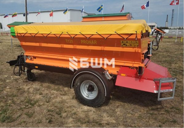 Причіпний піскосолерозкидач T131